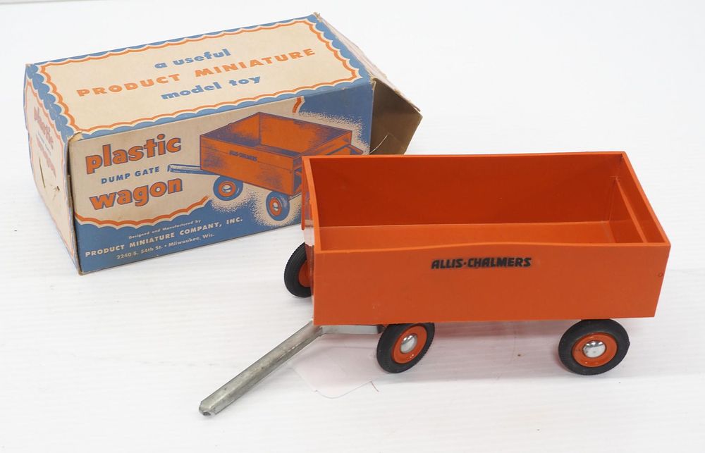 Lot 157: Product Miniatures Allis Chalmers wagon