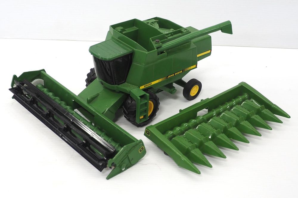 Lot 298: Ertl John Deere 9500 Combine