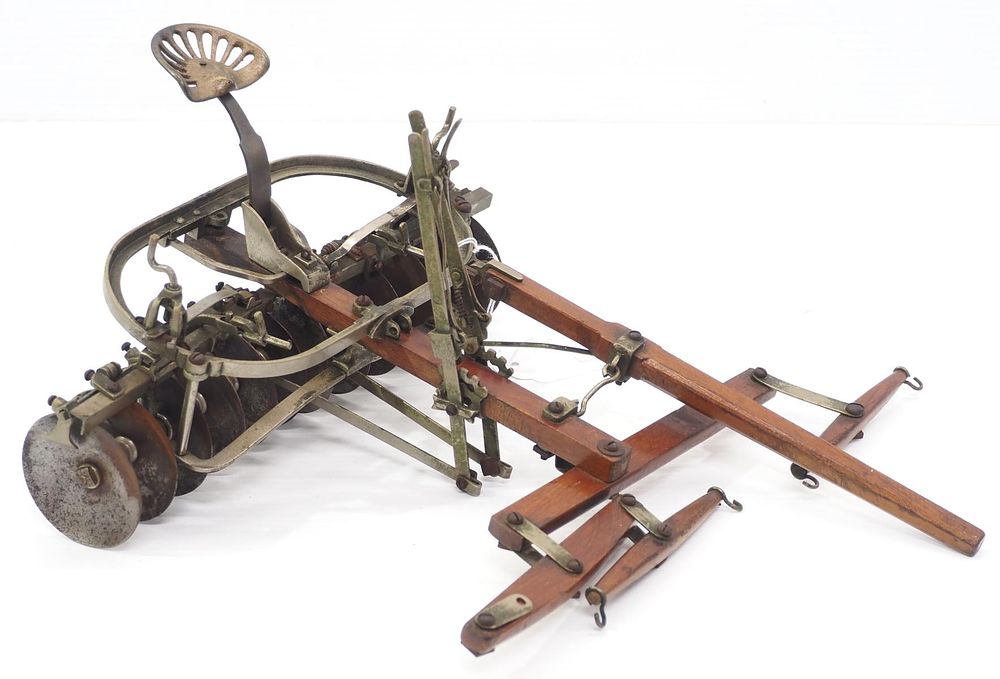 Lot 286: Salesman sample disk harrow