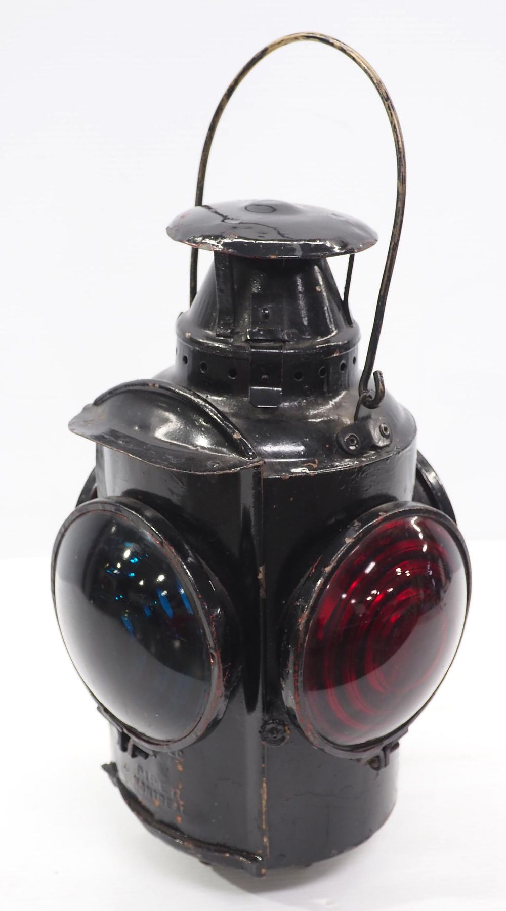 Lot 394: Railroad signal lantern