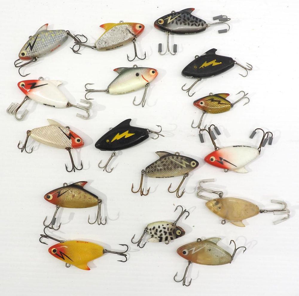Lot 542: (16) Sonic lures