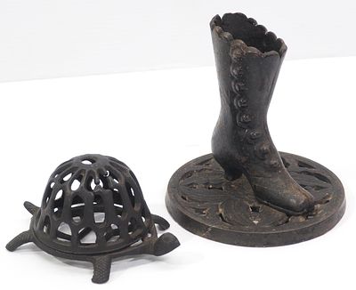 Cast iron turtle-shaped string holder & women's shoe d&eacute;cor