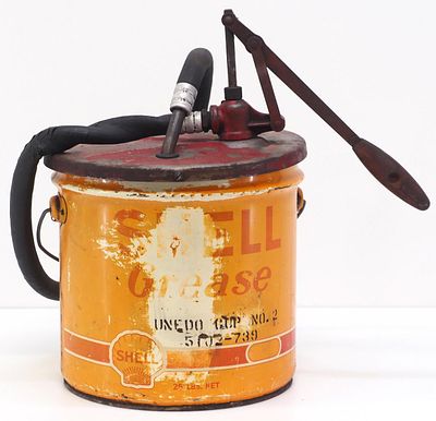 25 lb. Shell Grease tin with pump
