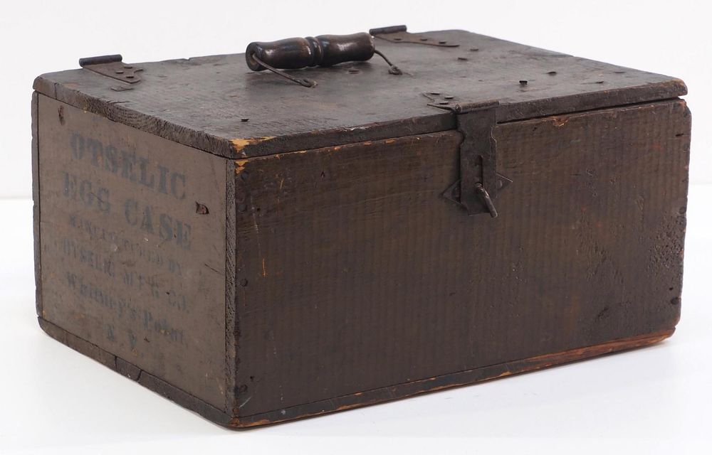 Lot 314: Wooden Oteselic egg carry case
