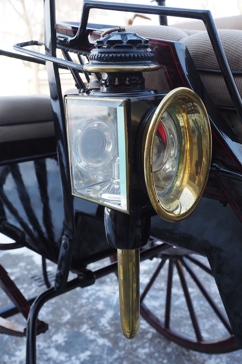 Lot 331: Pair of candle carriage lamps