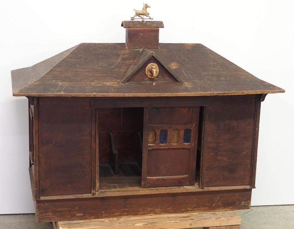Lot 366: Early wooden barn