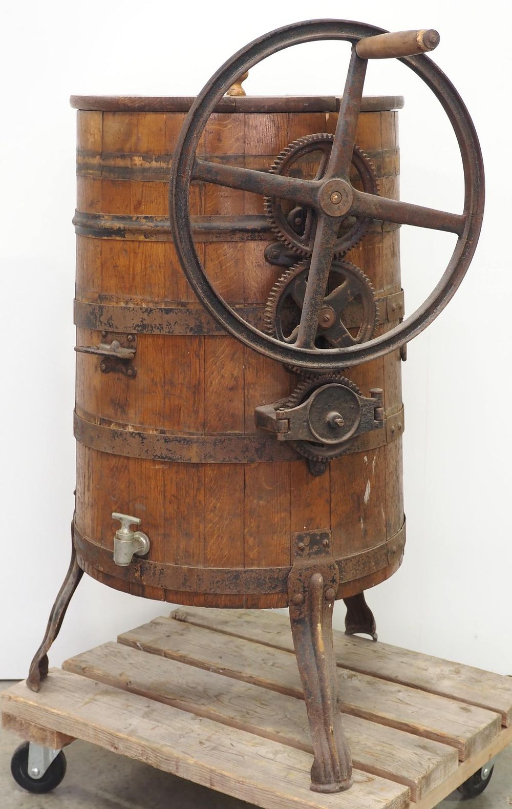 Lot 401: Miele Buttermaschine butter churn