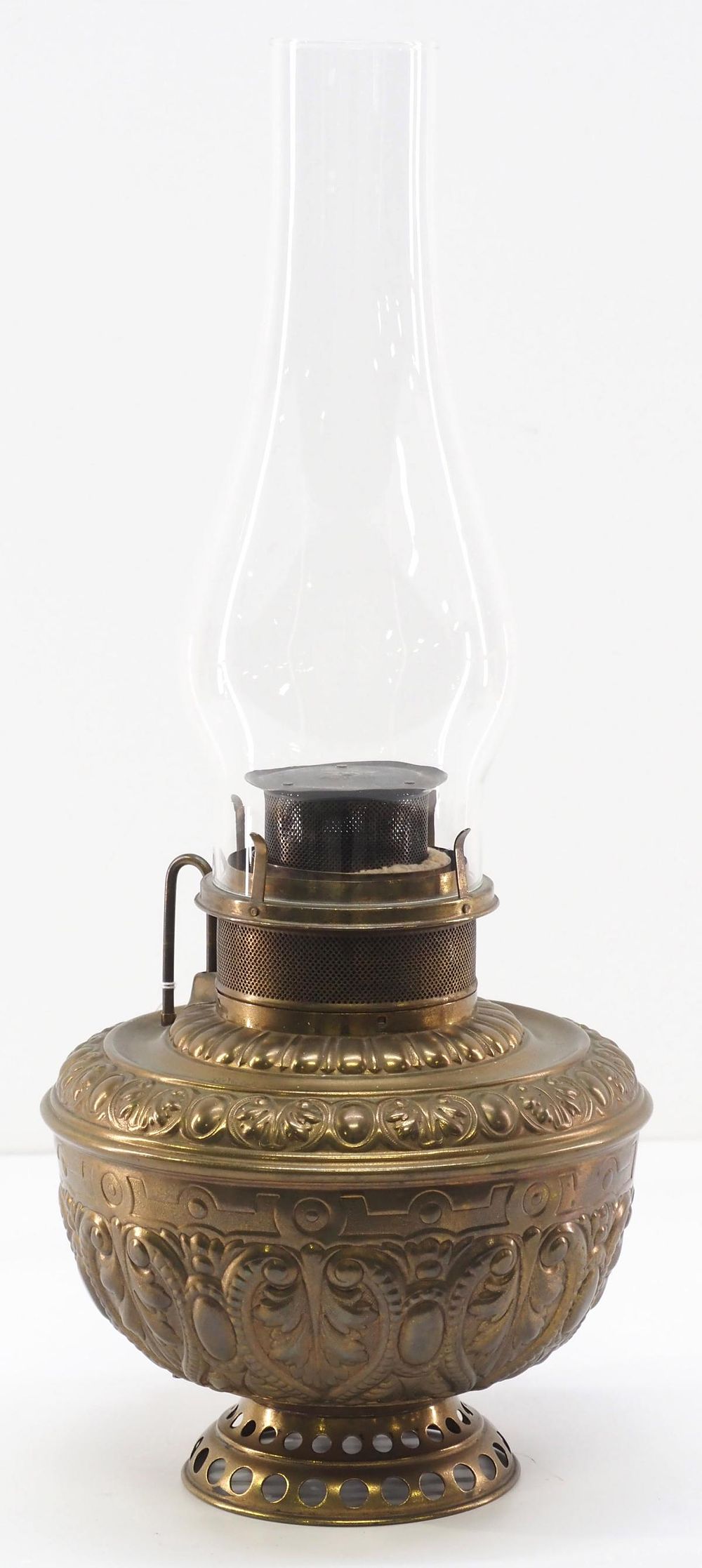 Lot 409: Brass oil lamp, 21"H with shade