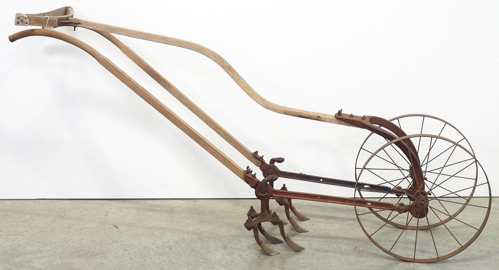 Lot 413: Man weight 2-wheel cultivator with push bar