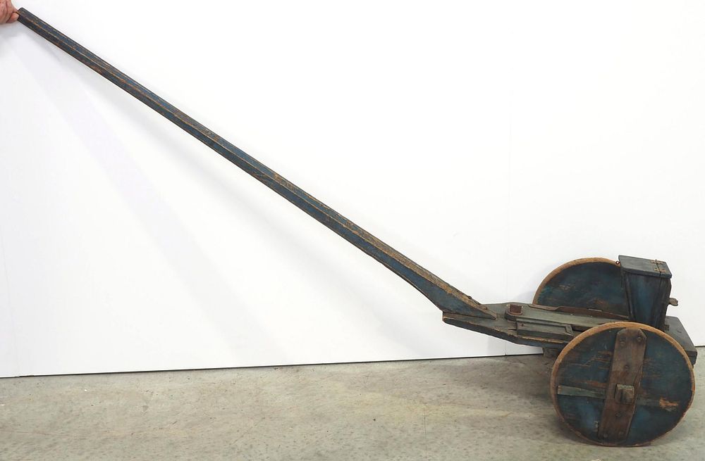 Lot 434: Old wooden planter