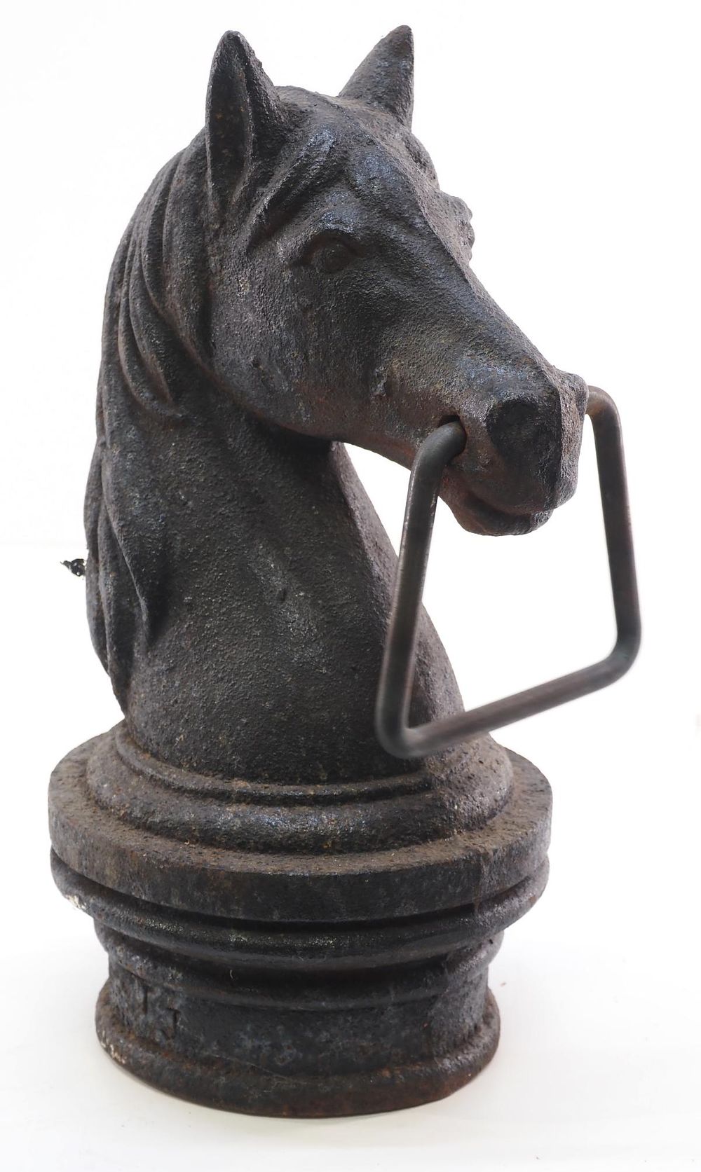 Lot 611: Cast iron horse head horse tie