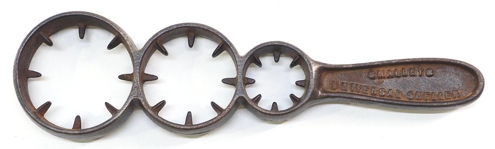 Lot 632: Smalleys Universal 3-hole corn sheller, WOW!