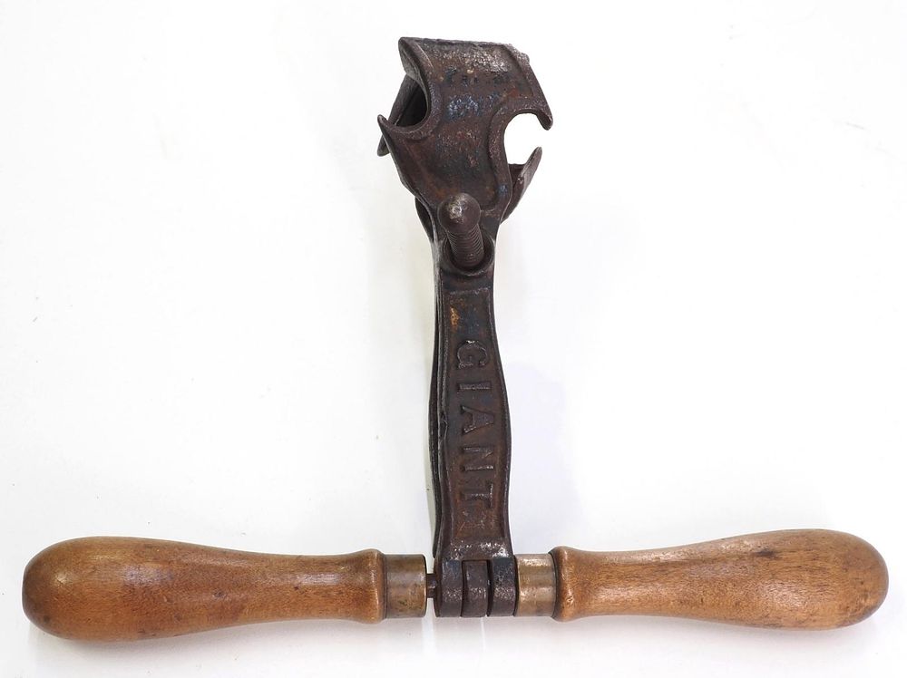 Lot 633: Little Giant T-handle hand corn sheller