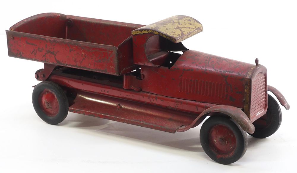 Lot 660: Kingsbury C-cab pressed steel dump truck