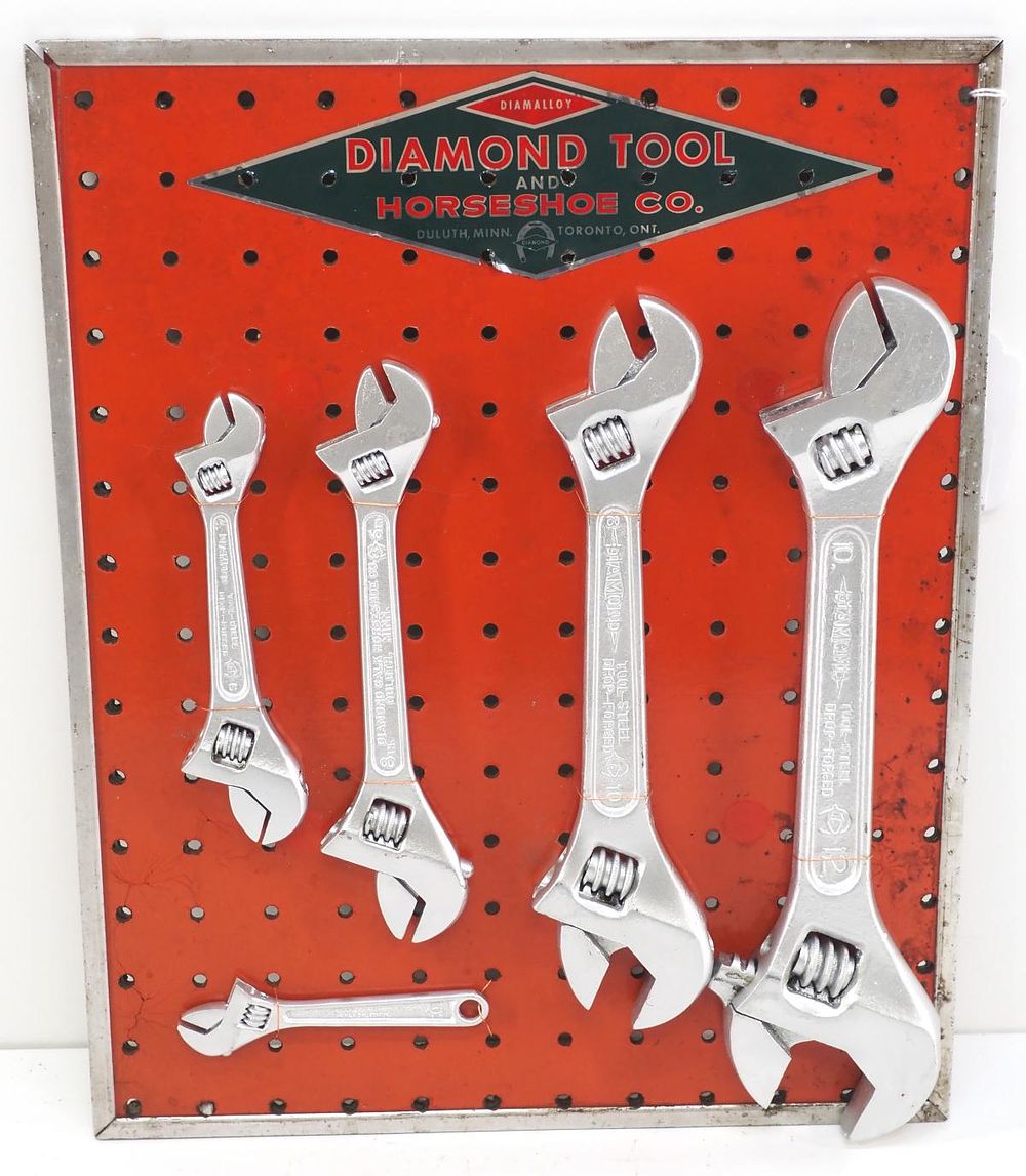 Lot 727: Diamond Horseshoe Co. 5-pc wrench advertising display