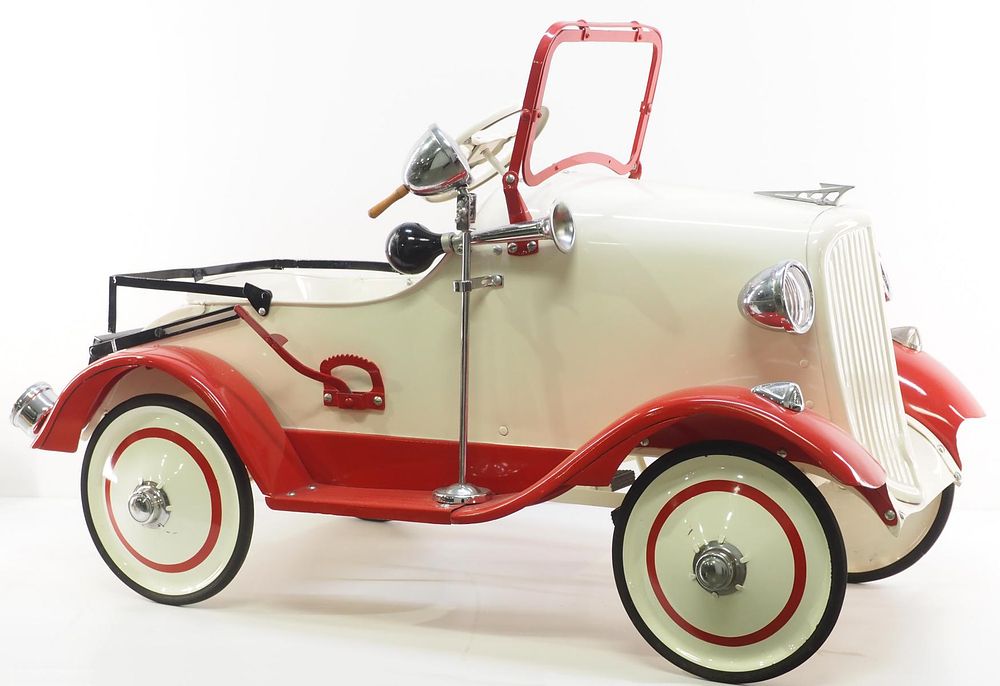 Lot 861: Steelcraft 1935 Buick pedal car with search light