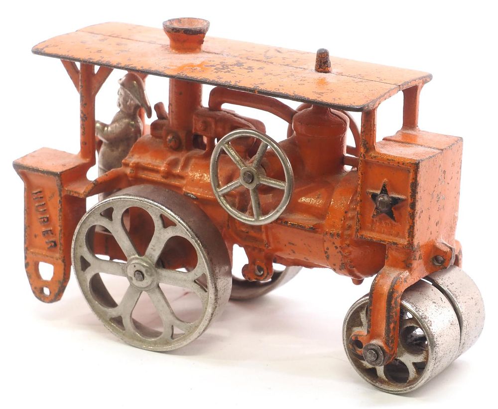 Lot 885: Cast iron Huber steam roller toy