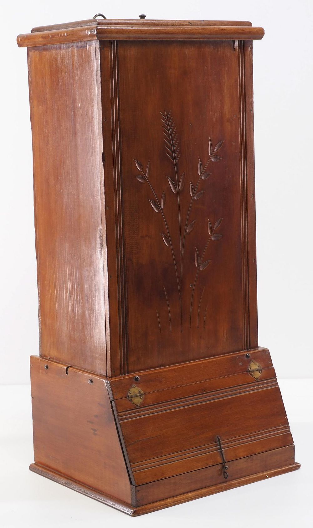 Lot 1250: Wooden countertop flour sifting box