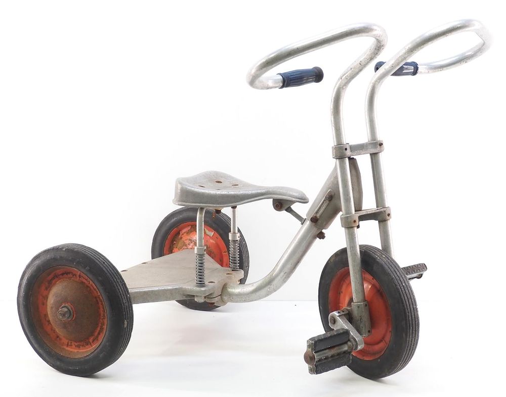 Lot 1331: Angeles aluminum tricycle with ram's horn handlebars