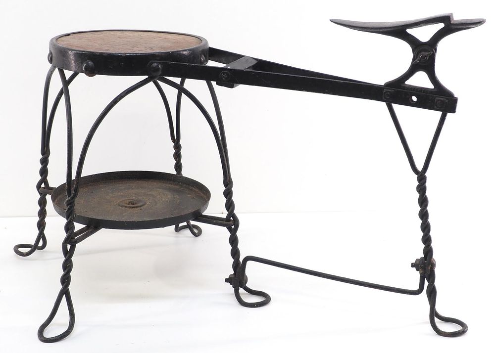 Lot 1447: Metal shoe shine bench
