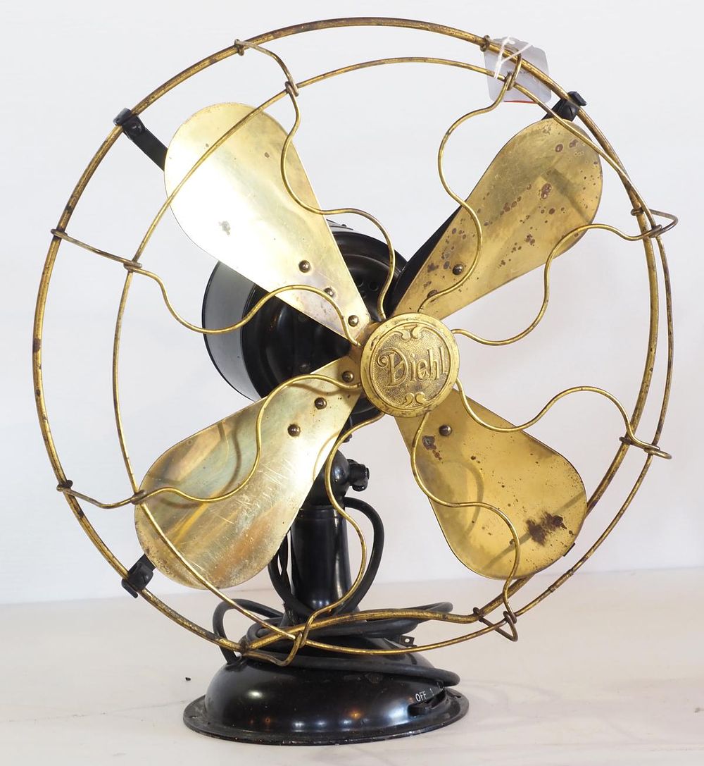Lot 325: Diehl Style 07406 desk fan
