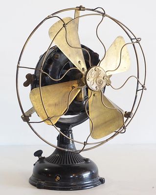 General Electric desk fan - RARE!. General Electric desk fan with black body, 12"dia. brass 
