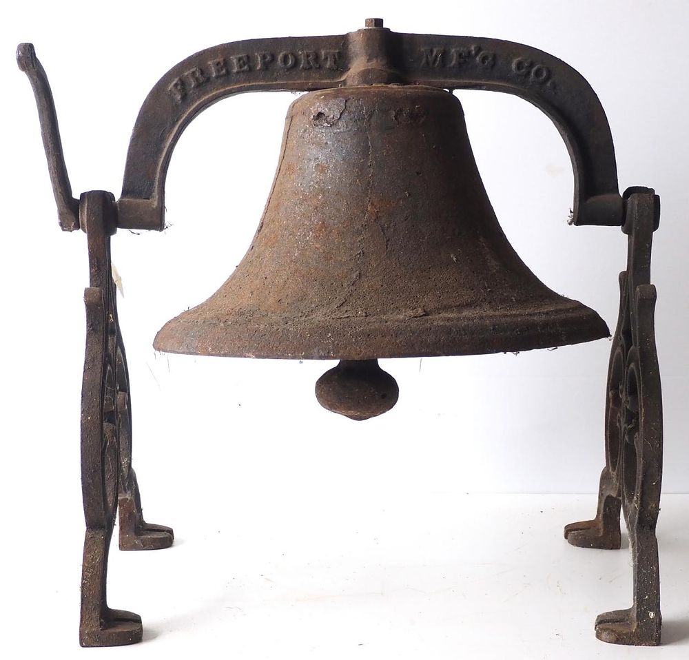 Lot 625: Freeport Mfg cast iron school bell