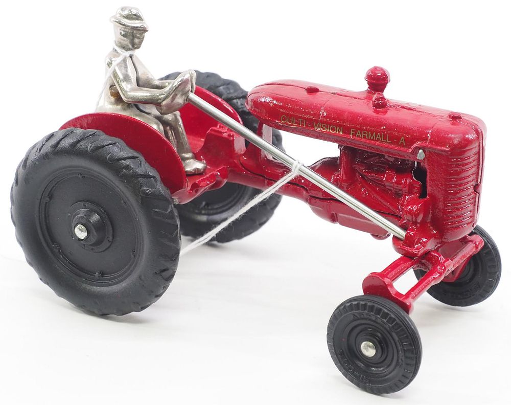 Lot 173: Arcade Farmall CultiVision tractor