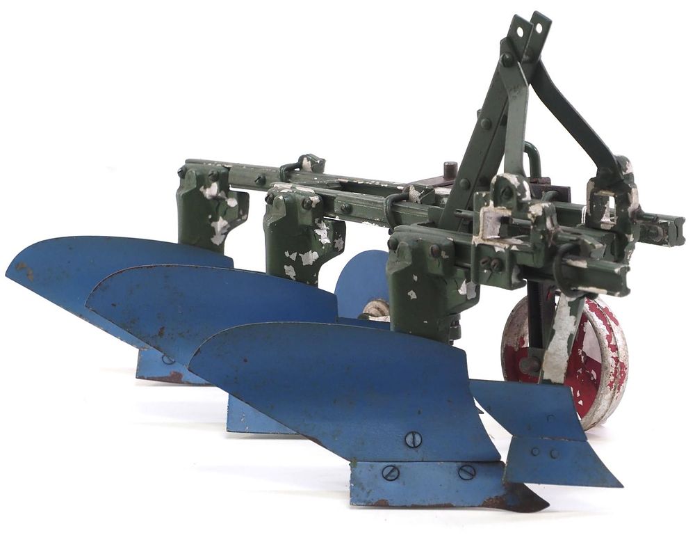 Lot 211: Salesman sample 3-bottom plow
