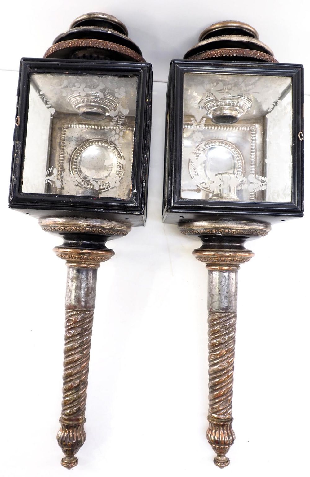 Lot 248: Pair of large carriage lamps