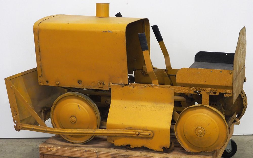 Lot 283: Homemade metal pedal bulldozer