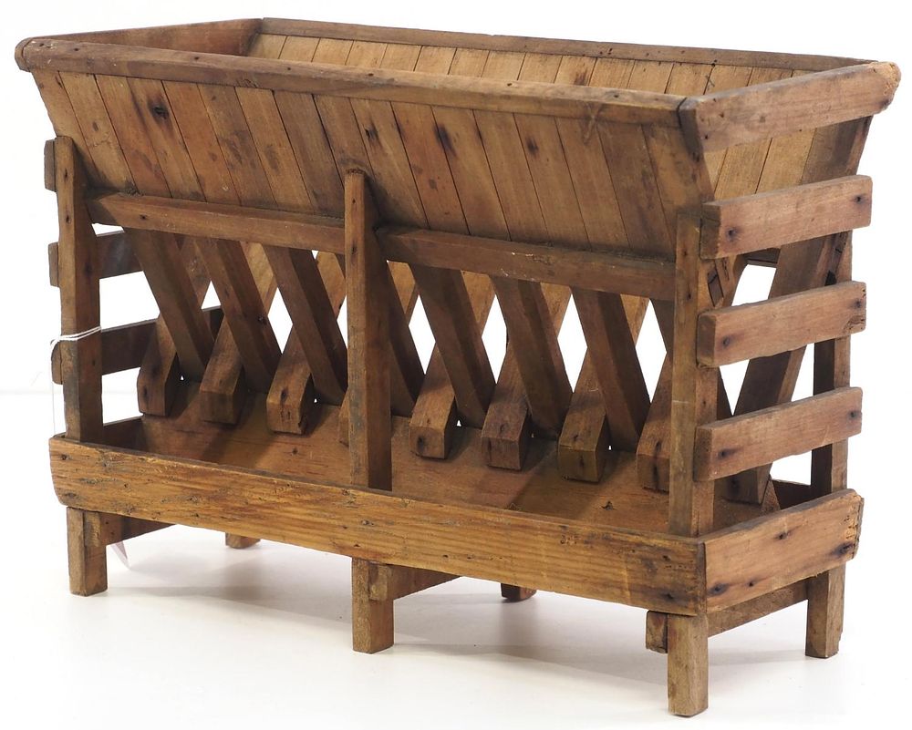 Lot 288: Salesman sample wooden hay feeder