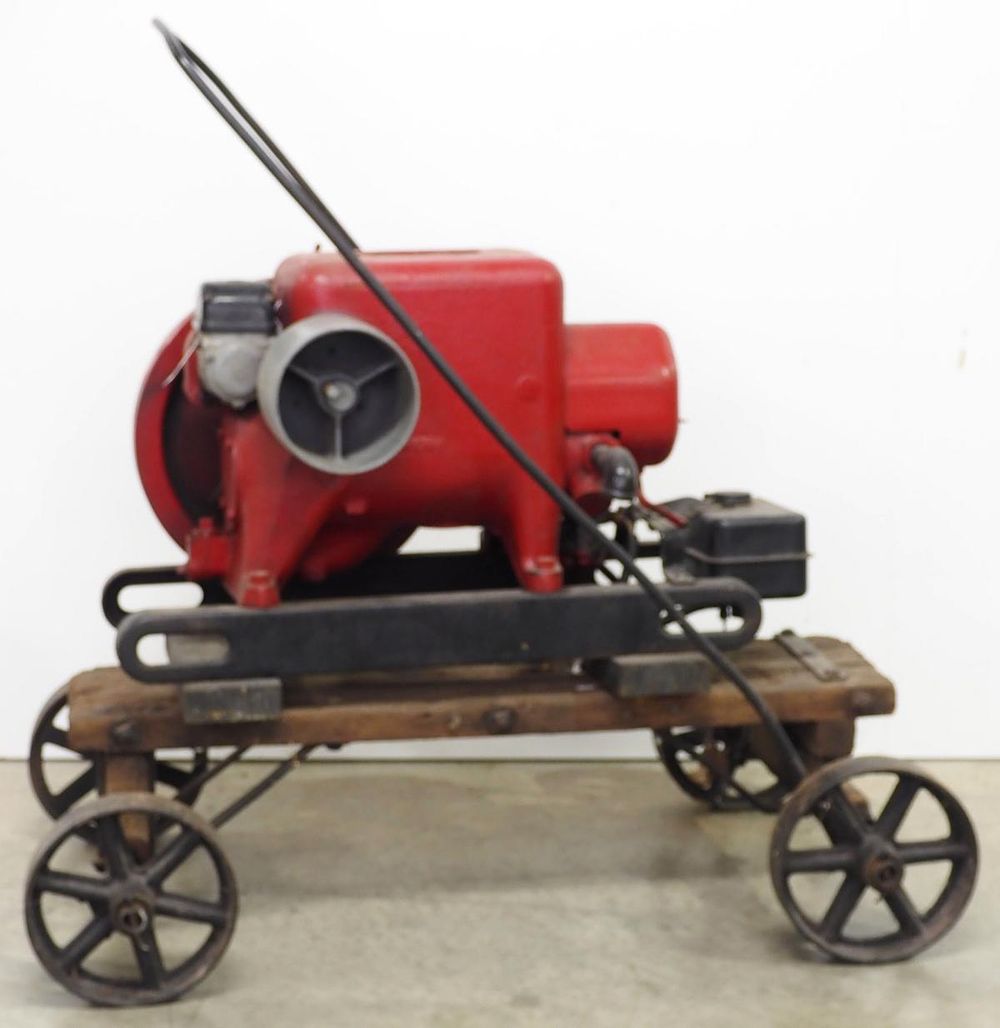 Lot 345: International 1.5-2.5 hp hit & miss engine