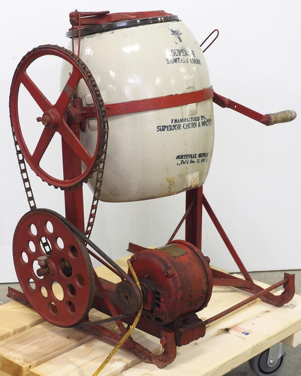 Lot 379: Superior Sanitary 8-gal stoneware butter churn