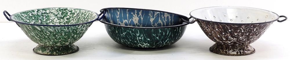 Lot 389: (4) Granite swirl bowls,