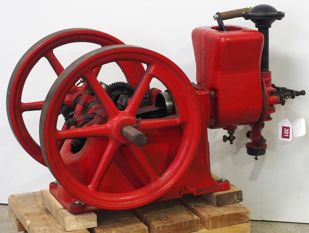 Lot 391: Associated 1.75hp engine