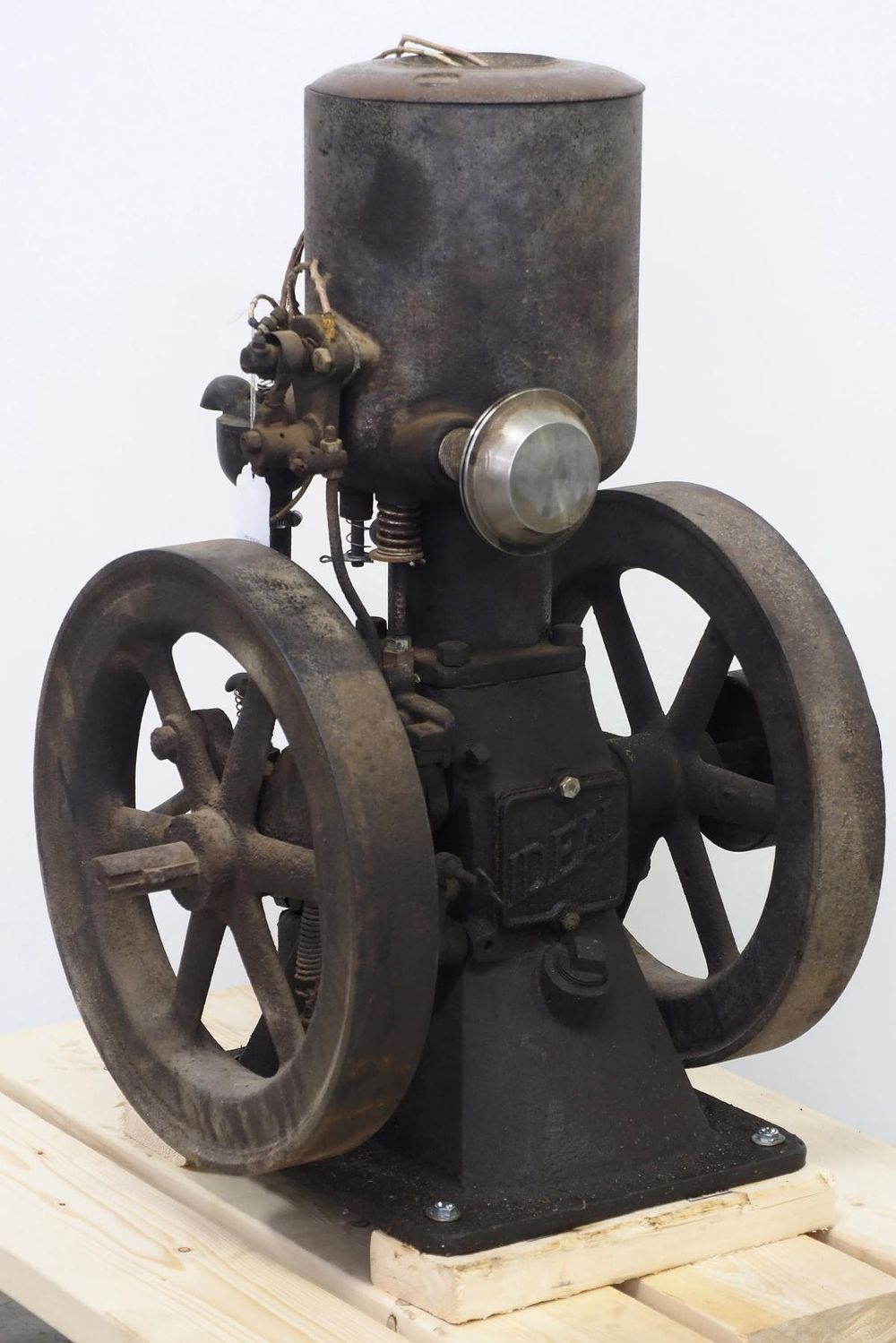 Lot 413: Ideal vertical ignitor engine