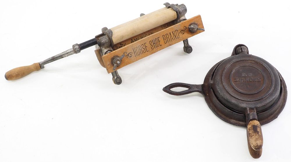 Lot 428: Horseshoe wringer / EC Simmons waffle iron