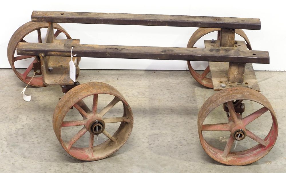Lot 461: Homemade cart for engine