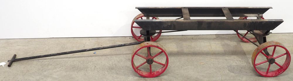 Lot 465: Homemade cart for engine
