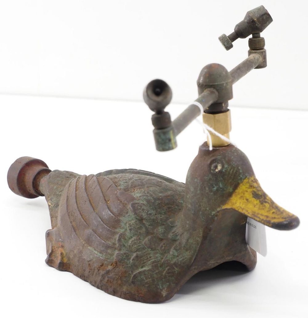 Lot 613: Cast iron duck-shaped sprinkler