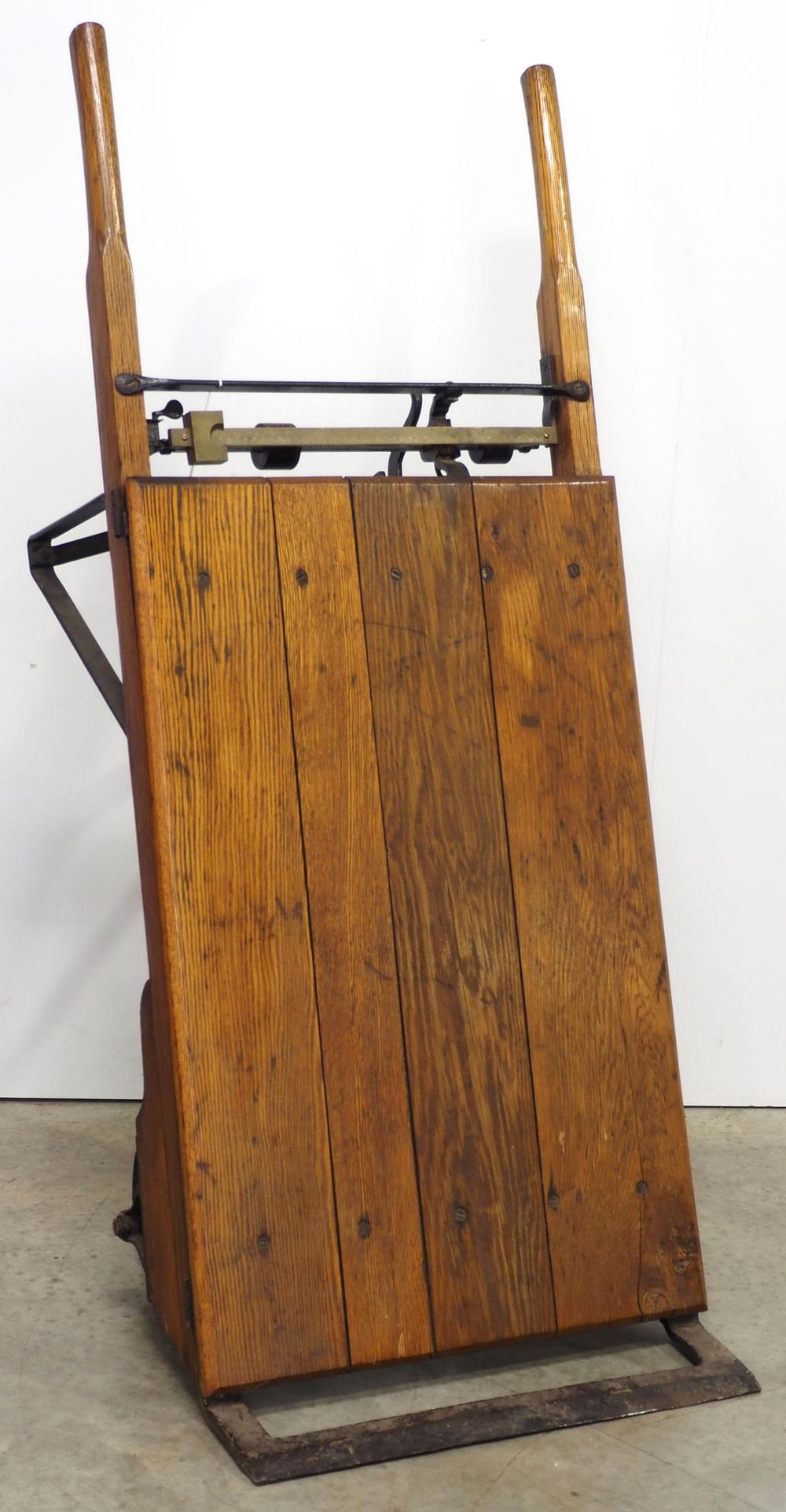 Lot 634: Early 2-wheel scale push cart