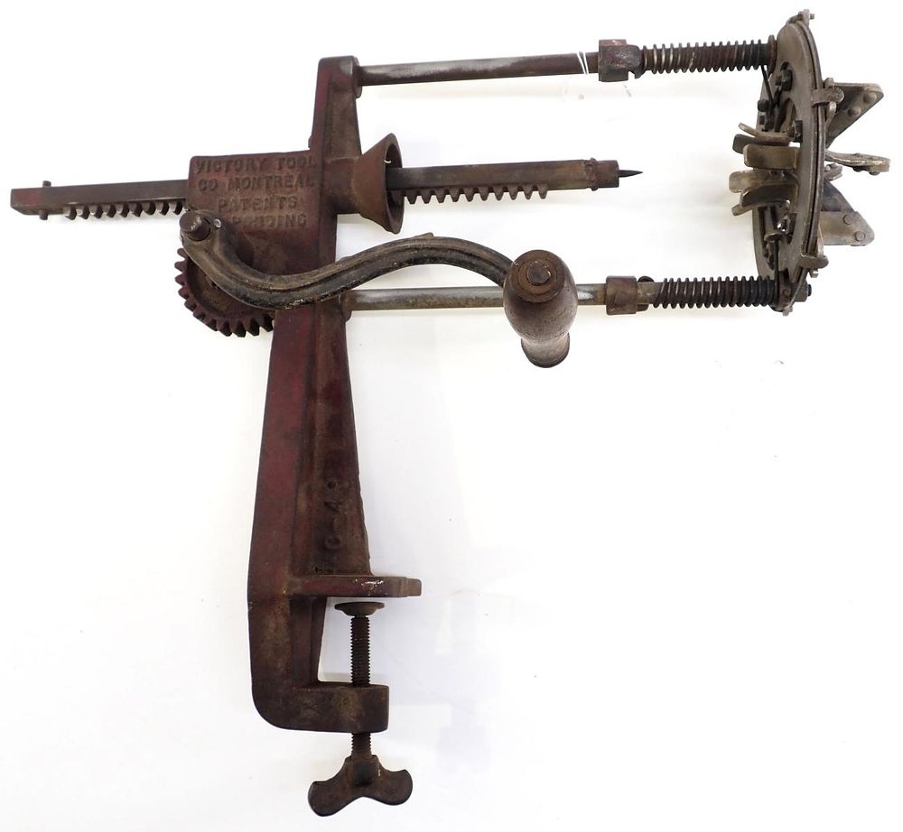 Lot 665: Victory hand-crank green corn cutter
