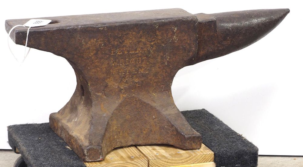 Lot 668: Peter Wright anvil with hardy & pritchel holes
