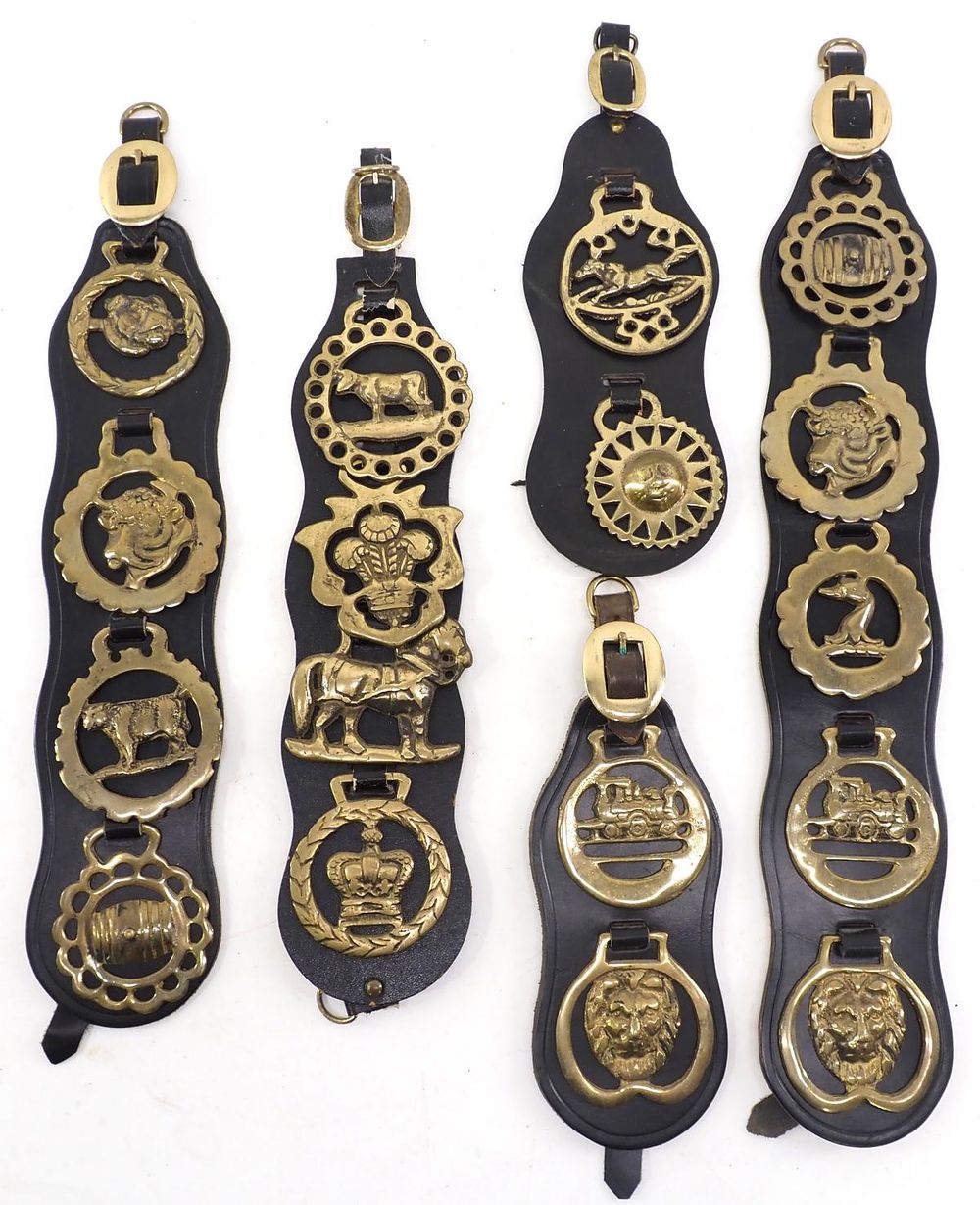 Lot 686: Assorted brass harness medallions