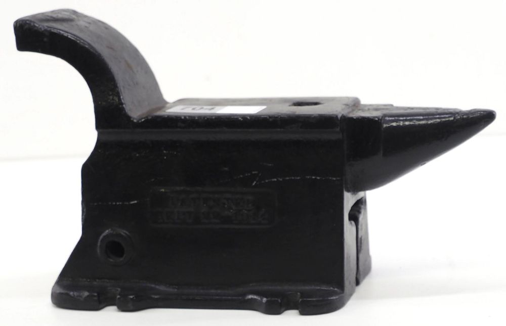 Lot 704: 21-lb unusual anvil