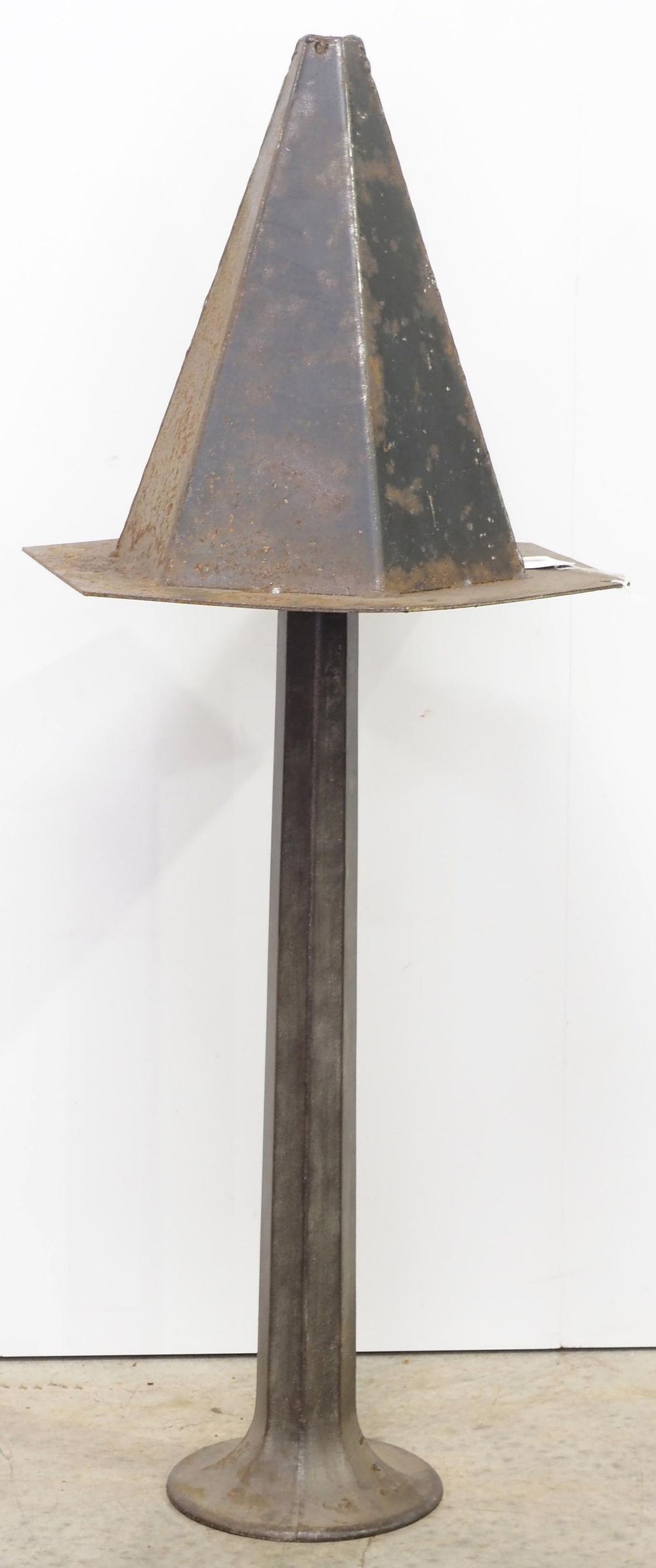 Lot 742: Steel iron shaping mold on cast iron base
