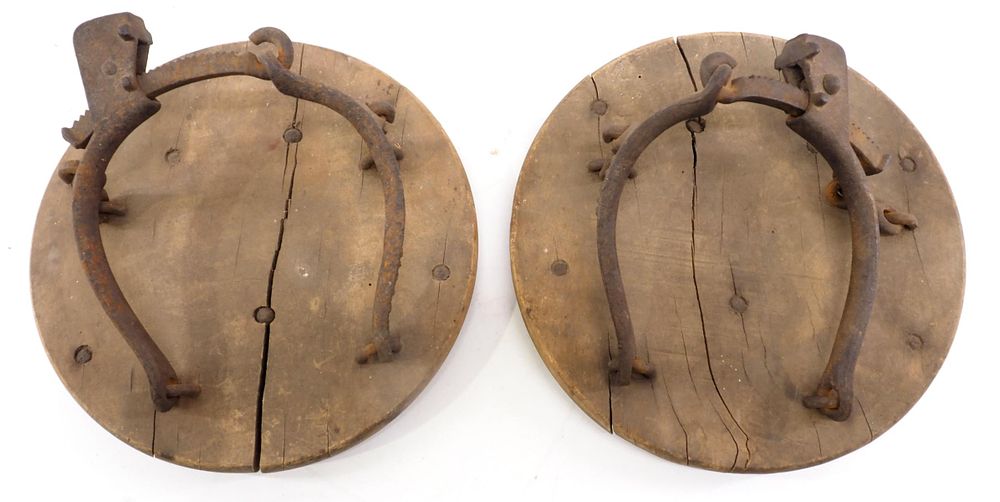 Lot 762: Set of mechanical horse muck shoes