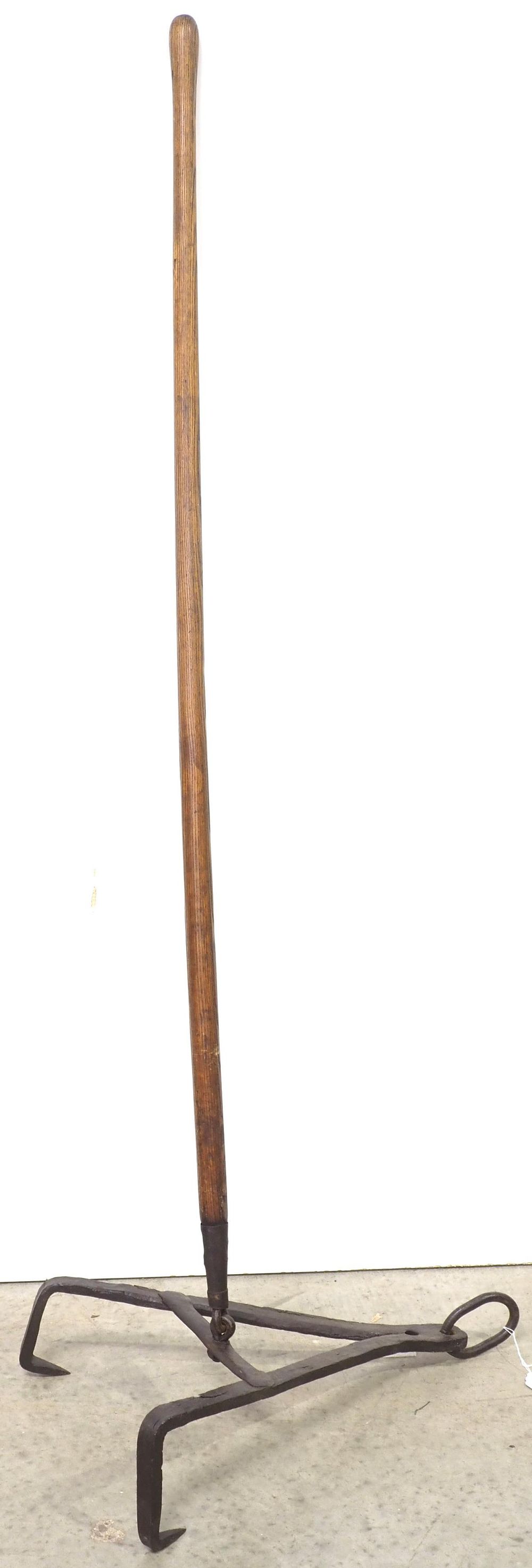 Lot 766: Ice block harvesting tool/grapple hook