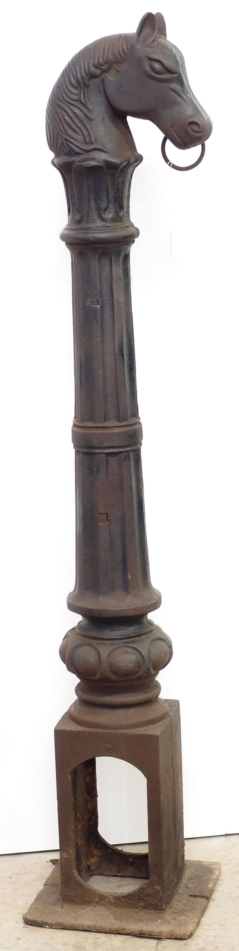 Lot 771: Cast iron horse-head horse tie